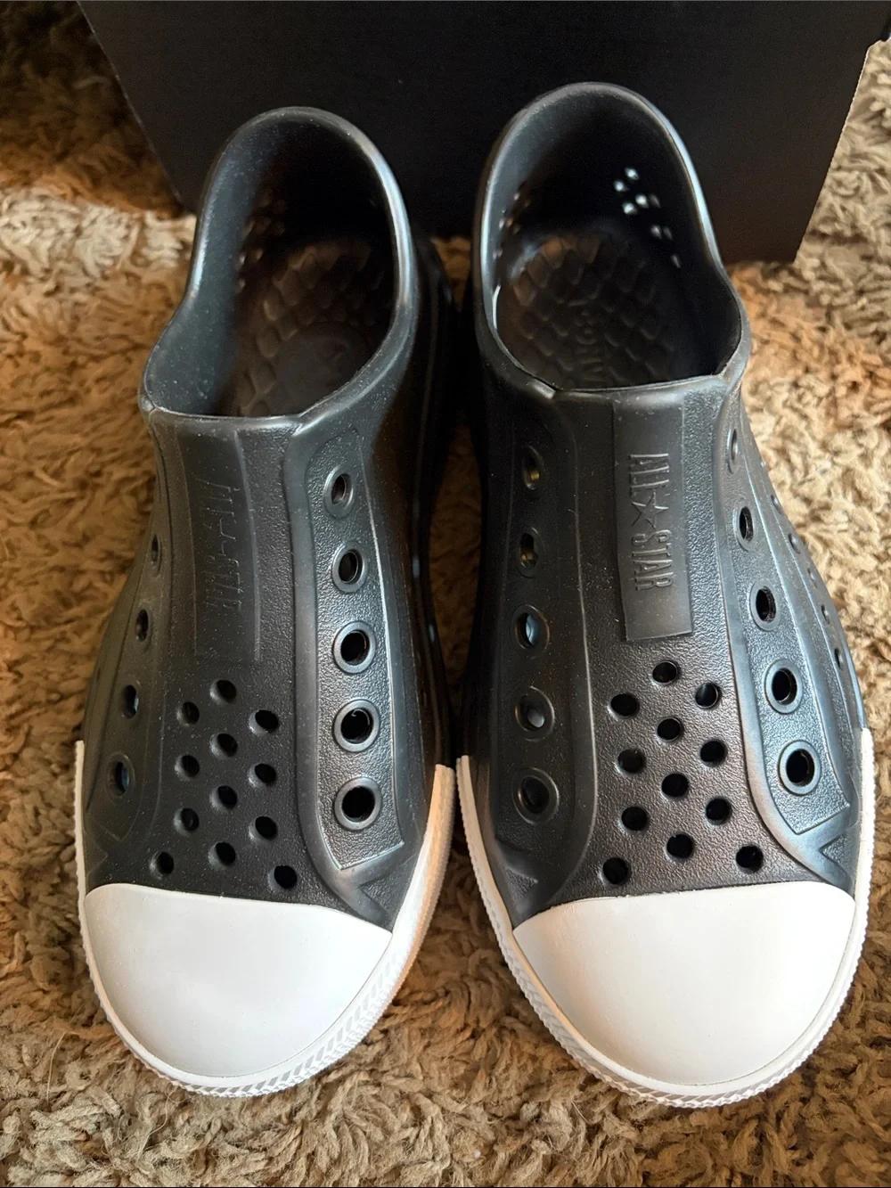 Kids Black converse Slip-On waterproof Sneakers size 4. New in box